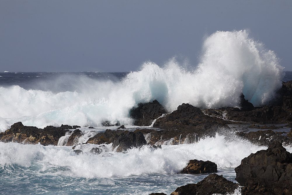 Big waves surf Atlantic